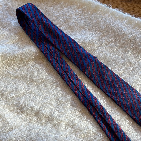 Hermès Vintage Silk Tie Blue Red Interlocking Belt Buckle Motif 100% Silk - Picture 12 of 17